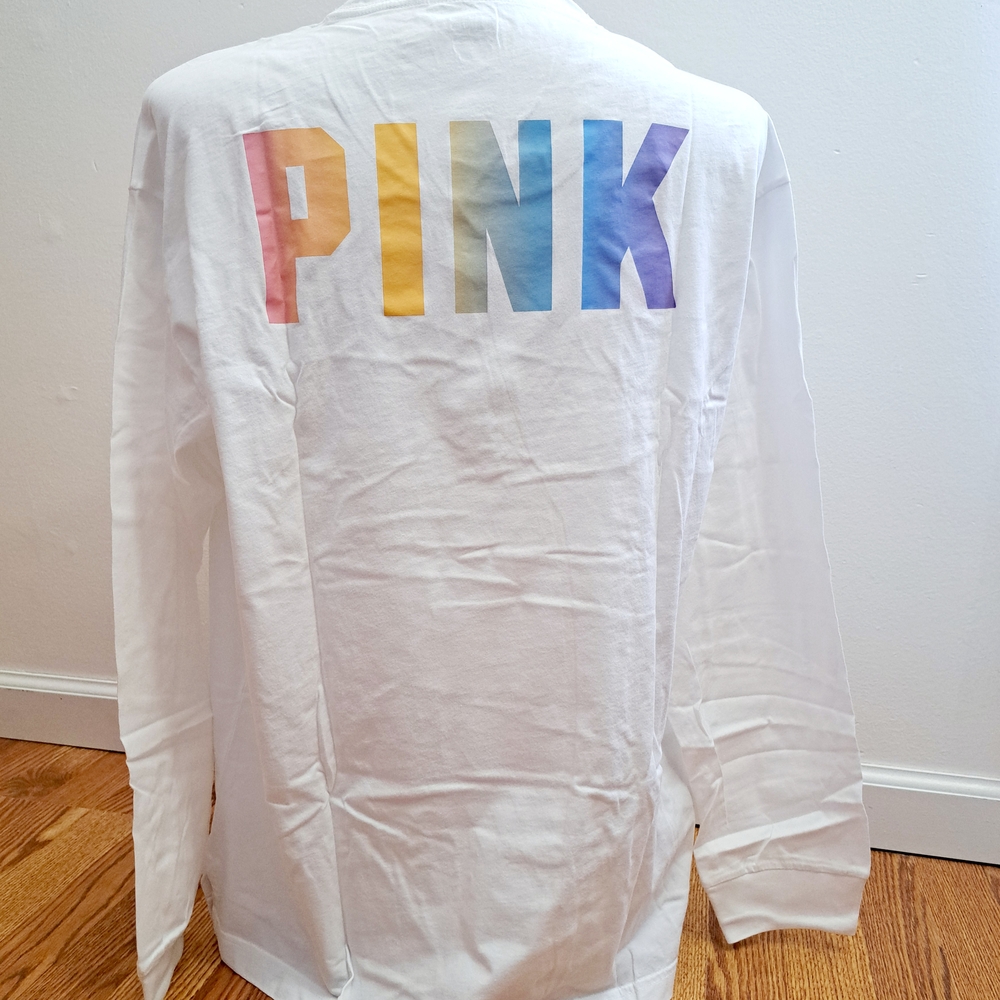 Oversized fit

Crew neckline

TWhite Long Sleeve Shirt with Multicolor PINK Logo